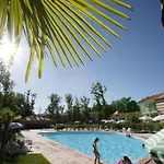 Vakantiehuis Reves D'ocean Familiale Calme Au Domaine Des Sables Piscine Et Pataugeoires Partagees 10 Min A Pied De La Surf Skate Park Soulac-sur-Mer